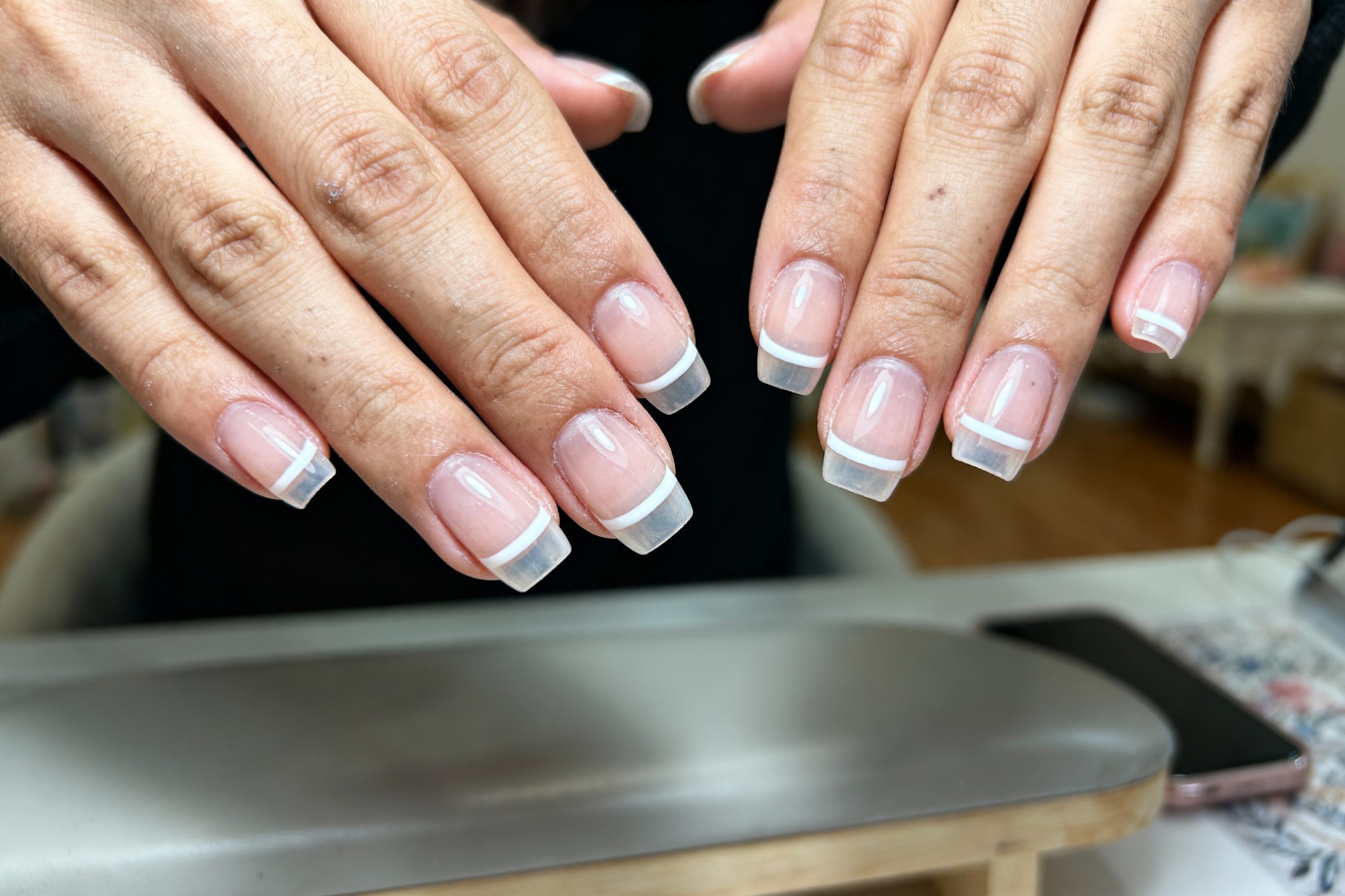 pexels-michal-pech-213601-757318 (1) french sur ongles en gel