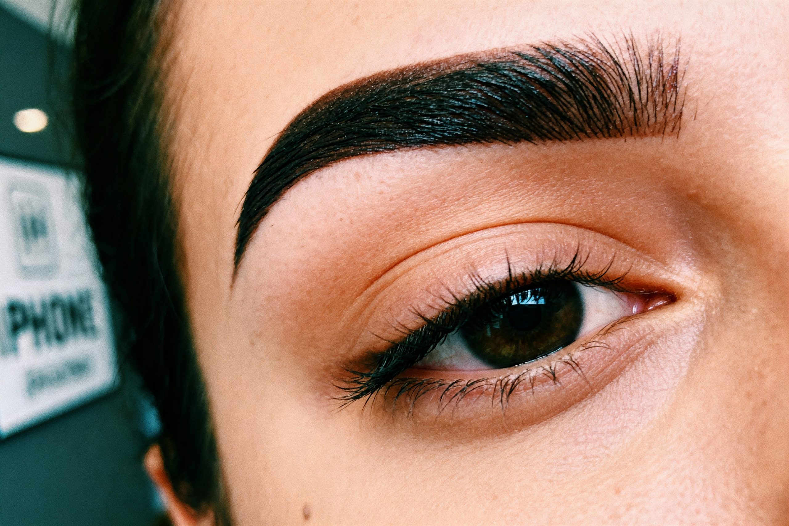 pexels-michal-pech-213601-757318 (1) teinture des sourcils